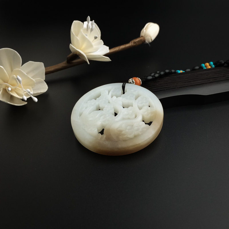 和田玉梅花圆牌挂件-红掌柜