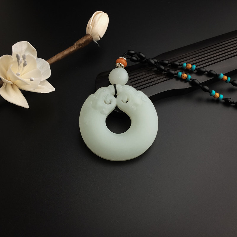 和田玉吊坠-红掌柜