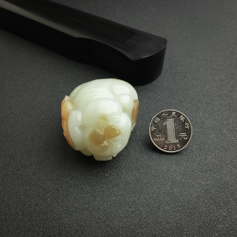 天然俏色和田玉招财猪吊坠 - 红掌柜