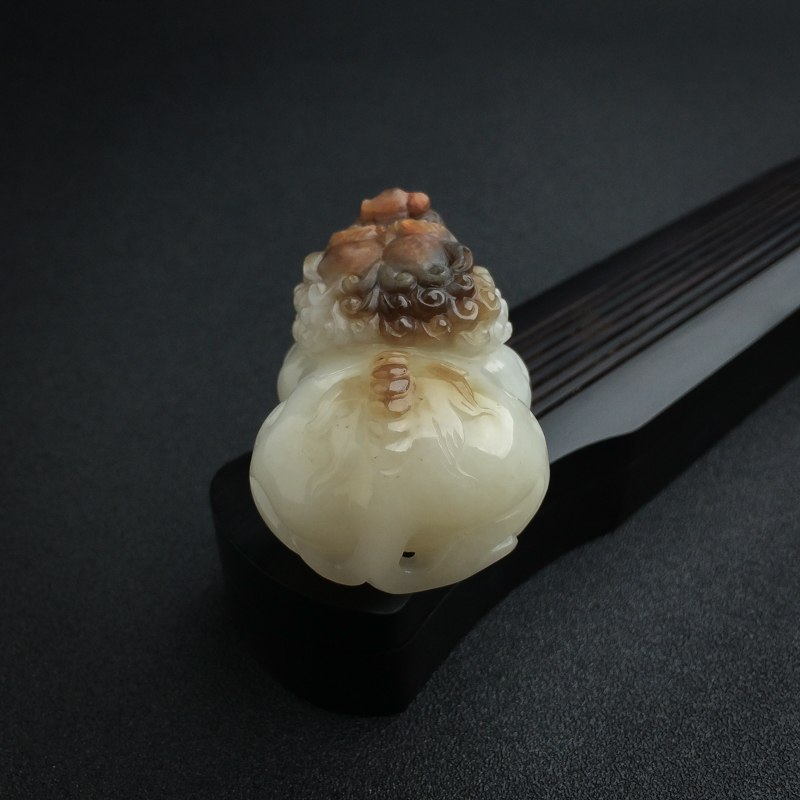 新疆俏色和田玉狮子吊坠 - 红掌柜