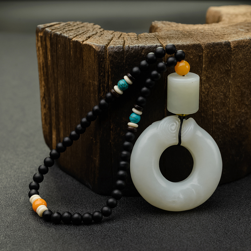 新疆天然山料和田白梅花扣吊坠 - 红掌柜