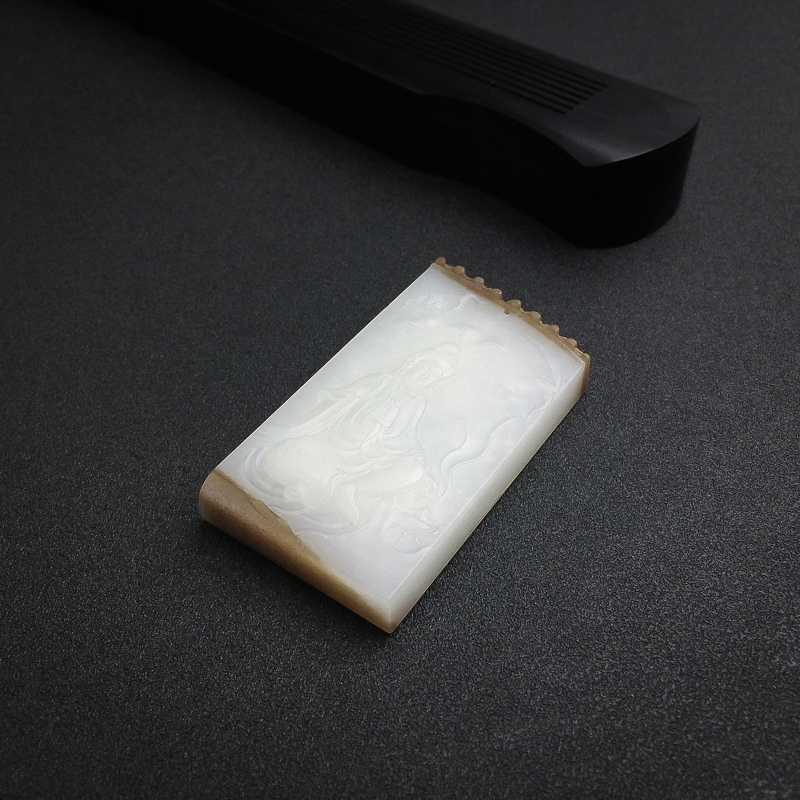 俄罗斯天然山料俏色和田玉吊坠-红掌柜