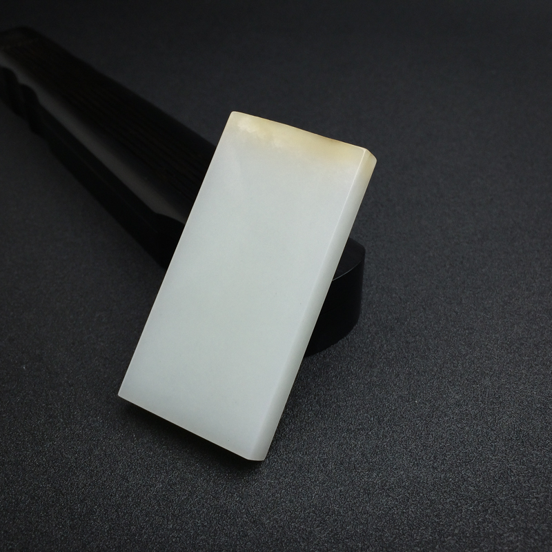 俄罗斯山料俏色和田玉无事牌吊坠-红掌柜