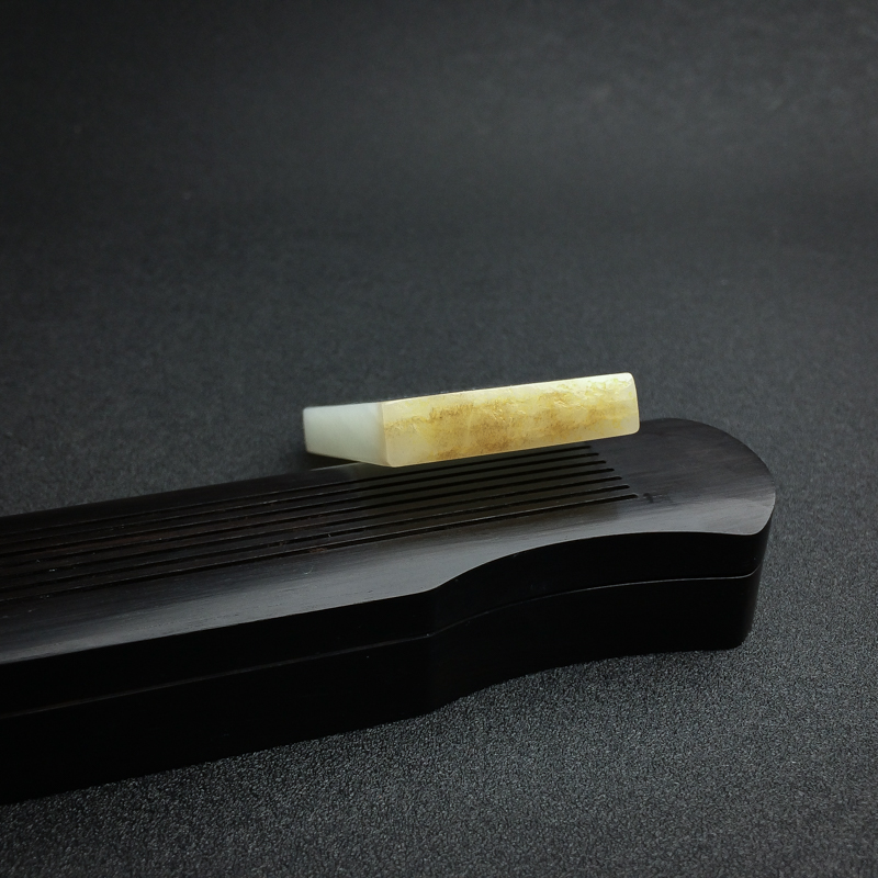 俄罗斯天然山料和田玉无事牌吊坠-红掌柜