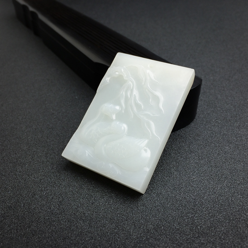 俄罗斯山料和田白玉鸳鸯方牌吊坠-红掌柜