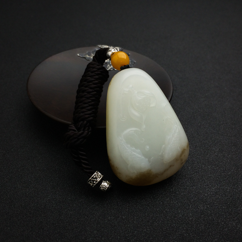 白玉连年有余吊坠-红掌柜