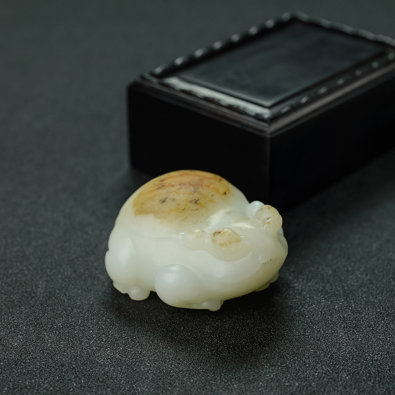 白玉青蛙摆件-红掌柜