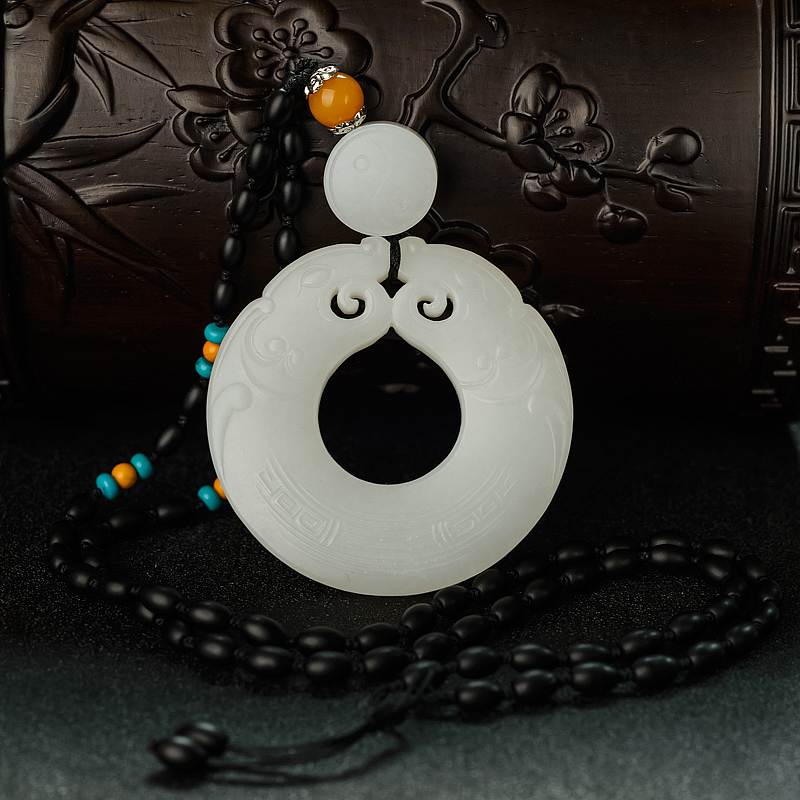 俄罗斯天然山料和田白玉古纹龙扣吊坠 - 红掌柜