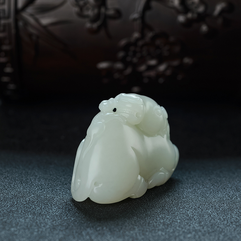 天然山料和田青白玉马上封侯吊坠 - 红掌柜