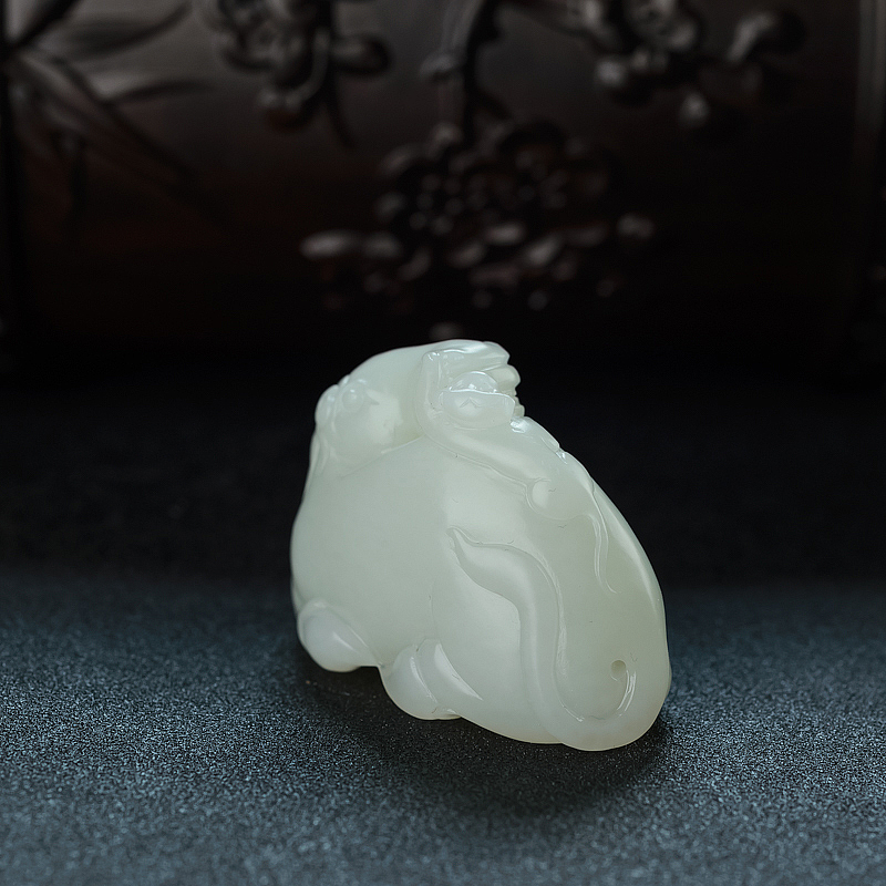 山料和田青白玉马上封侯吊坠 - 红掌柜