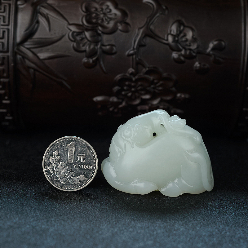 天然和田青白玉马上封侯吊坠 - 红掌柜