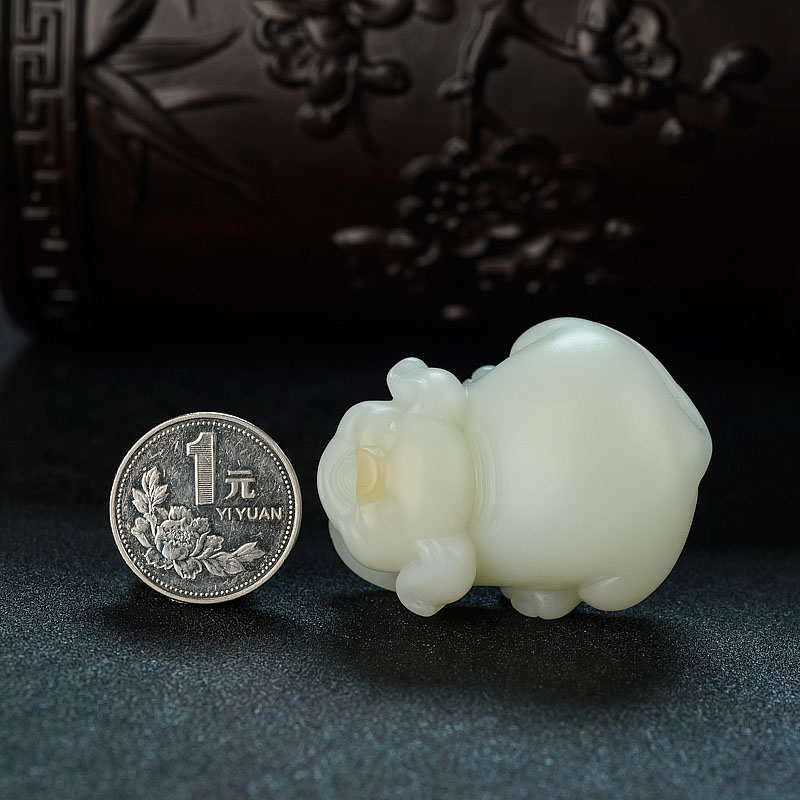 天然和田青白玉招财猪吊坠 - 红掌柜