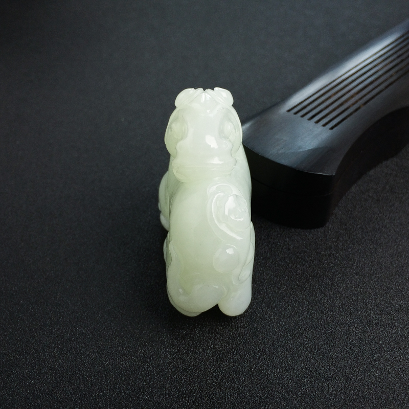 俄罗斯山料和田青白玉马上封侯手把件 - 红掌柜