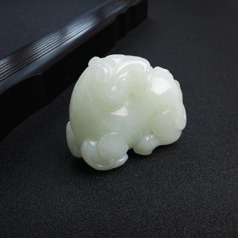 俄罗斯和田青白玉马上封侯手把件 - 红掌柜