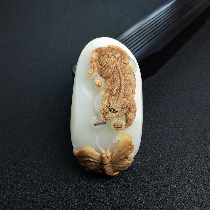 新疆天然俏色和田玉耄耋图吊坠 - 红掌柜