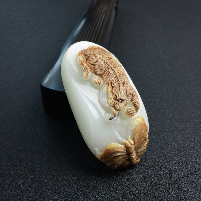 天然俏色和田玉耄耋图吊坠 - 红掌柜