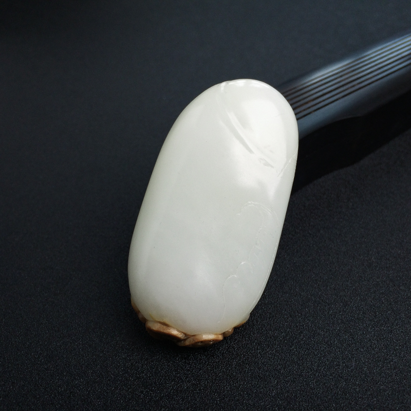 俏色和田玉猫蝶图吊坠 - 红掌柜