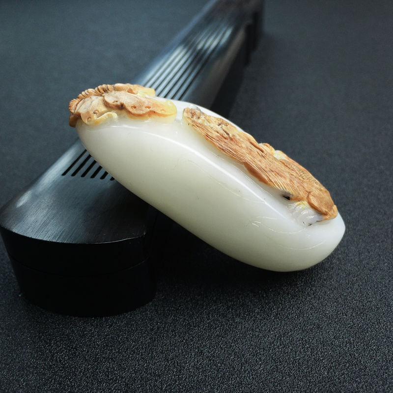 新疆俏色和田玉耄耋图吊坠 - 红掌柜