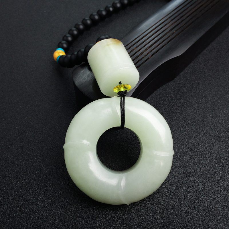 新疆俏色和田玉蜘蛛扣手把件 - 红掌柜