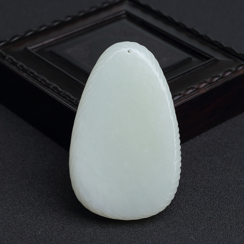 和田玉龙牌吊坠 - 红掌柜