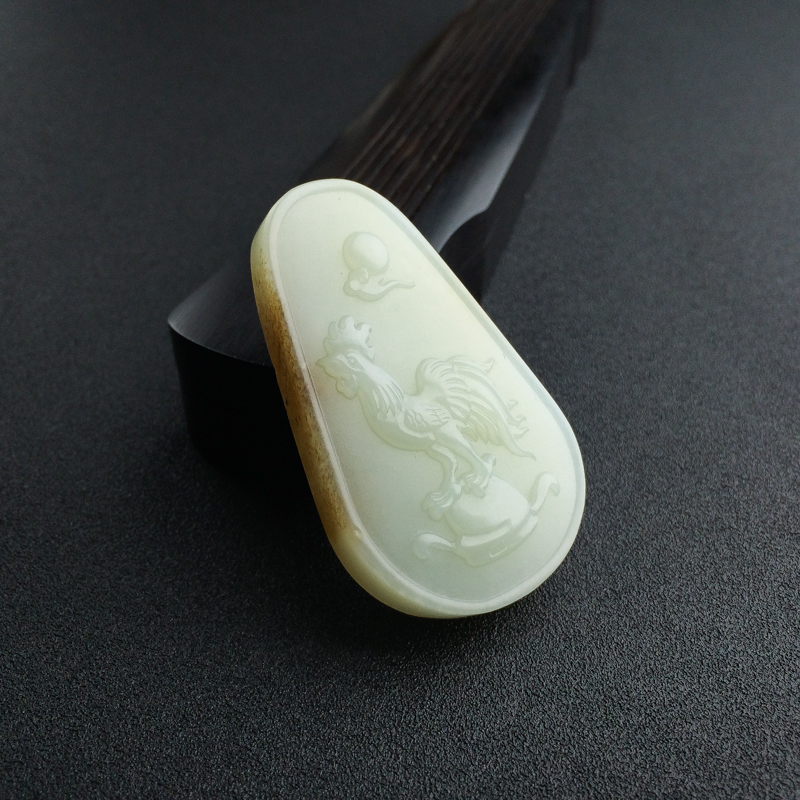 天然山料俏色冠上加冕吊坠-红掌柜