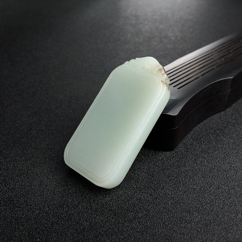 俄料天然俏色和田玉无事牌吊坠-红掌柜