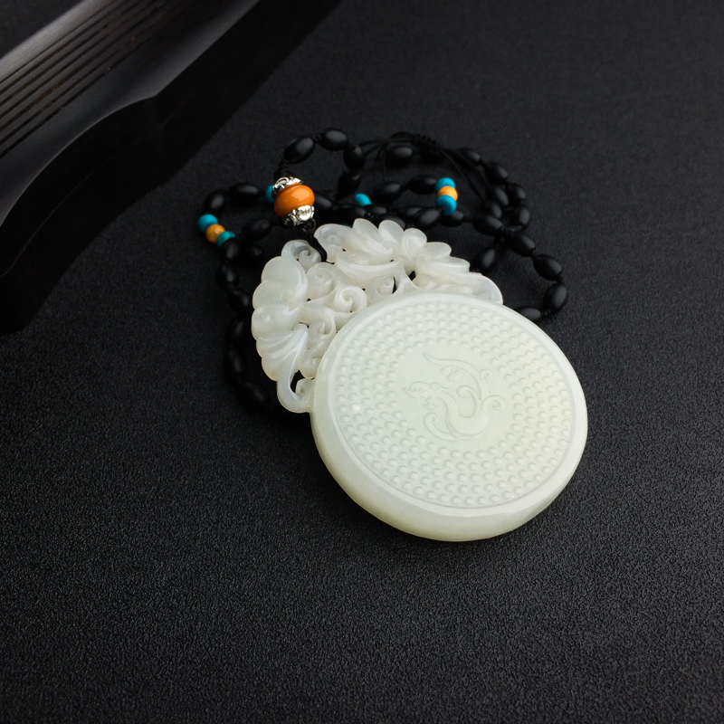 俄料天然山料青白玉镂雕吊坠-红掌柜