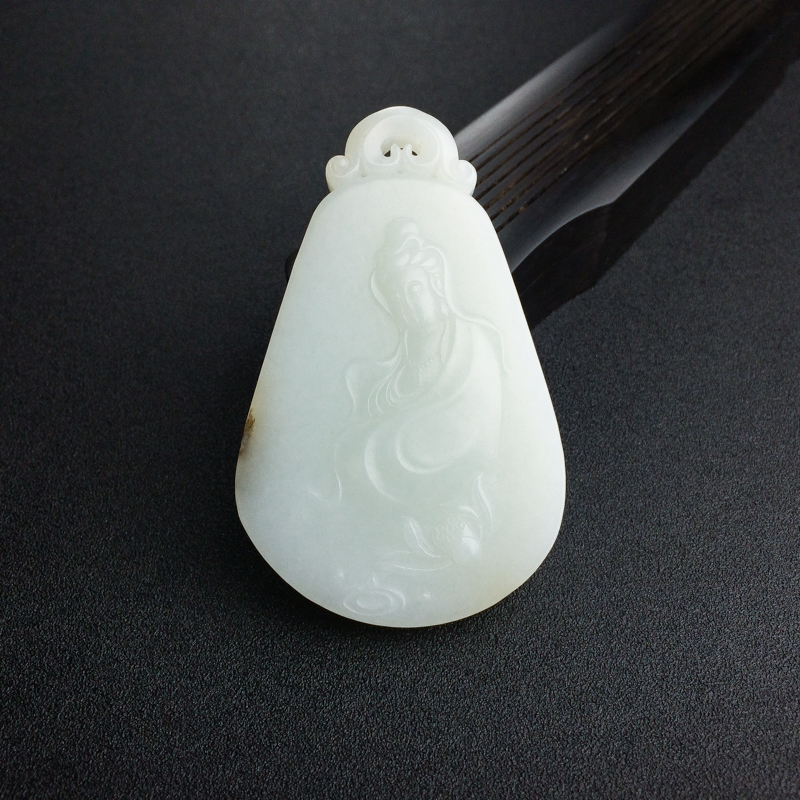 俄料天然山料俏色和田玉观音吊坠-红掌柜