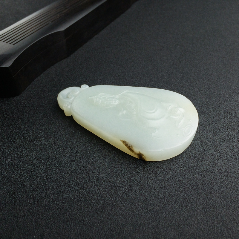 俄料天然山料俏色和田玉吊坠-红掌柜