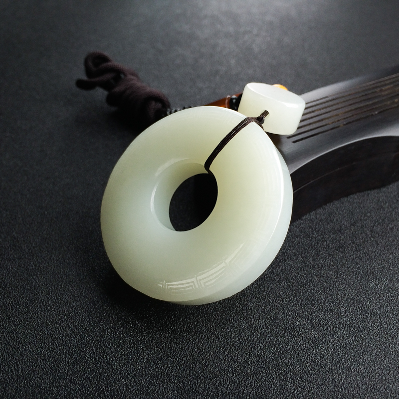 俄料山料青白玉平安扣吊坠-红掌柜