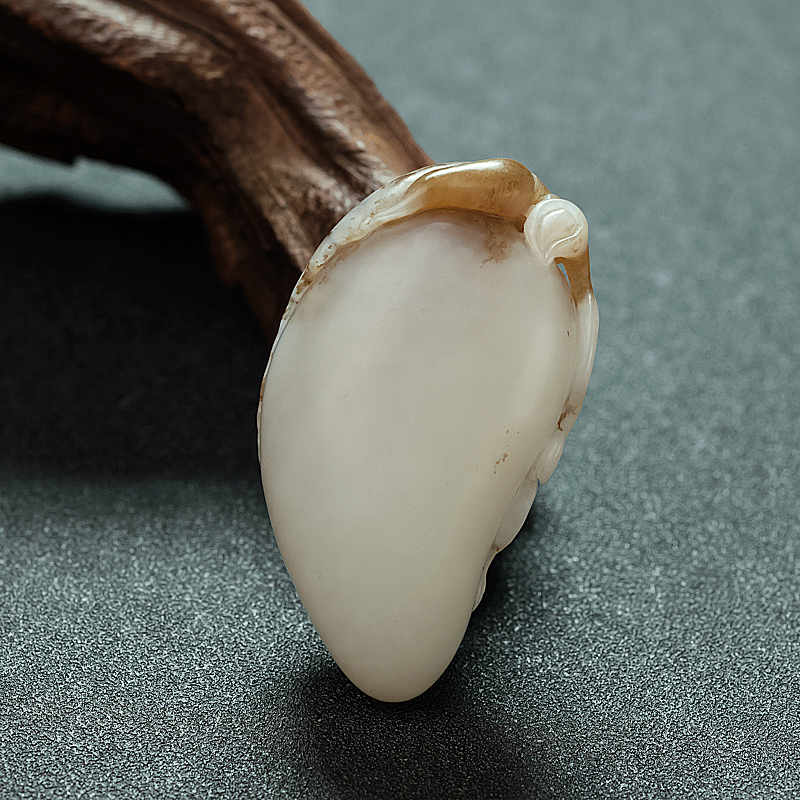 俏色和田玉一鸣惊人吊坠 - 红掌柜