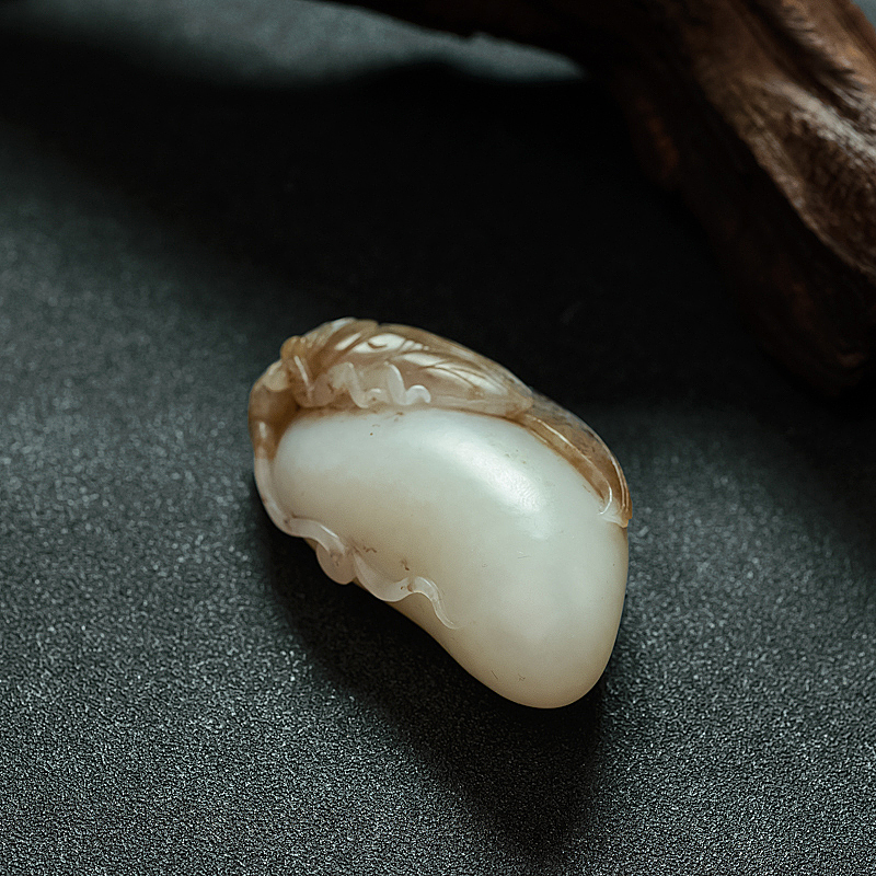 俏色和田玉一鸣惊人挂件 - 红掌柜