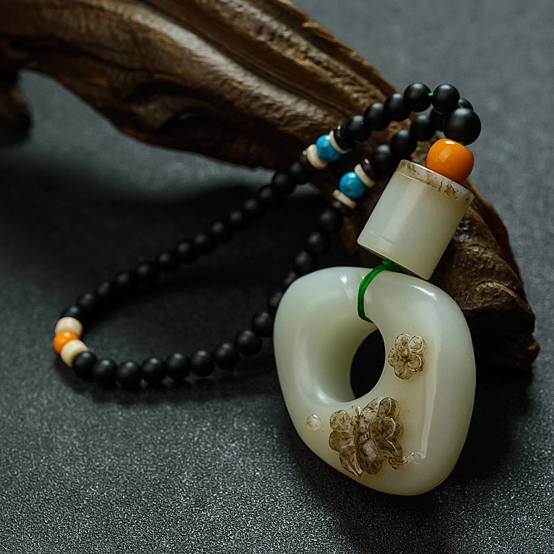 天然俏色和田玉蝶恋花吊坠 - 红掌柜