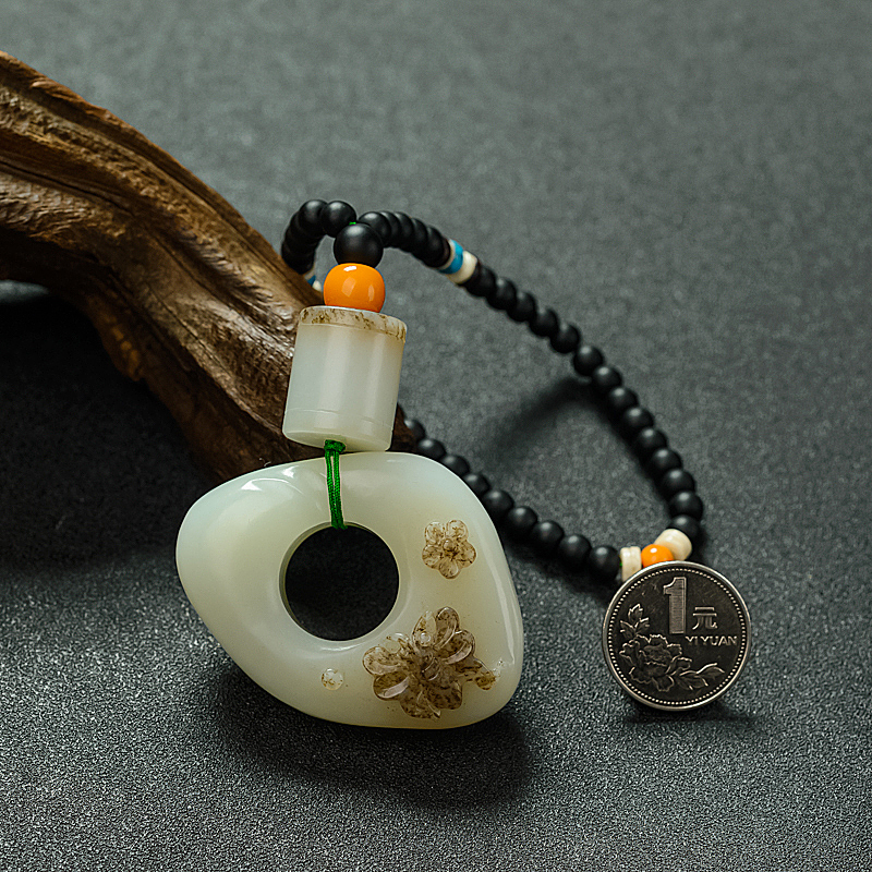 俄罗斯俏色和田玉蝶恋花挂件 - 红掌柜