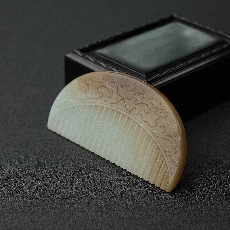 山料俏色和田玉梳子-红掌柜