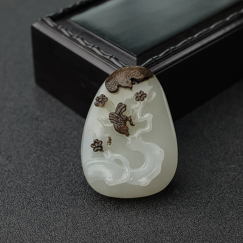 俄料山料俏色和田玉喜上眉梢吊坠-红掌柜