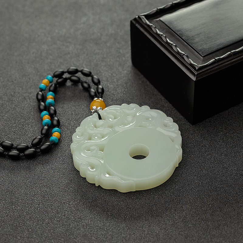 俄料山料青白玉吊坠-红掌柜