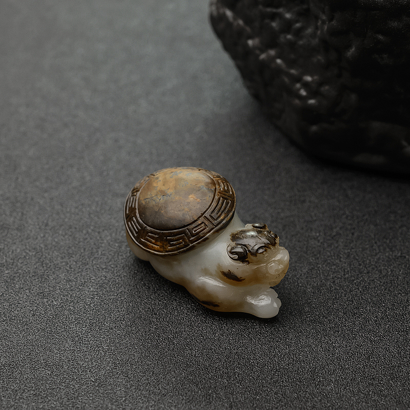 山料俏色和田玉龙龟吊坠-红掌柜