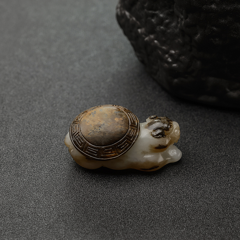 山料俏色和田玉龙龟吊坠-红掌柜