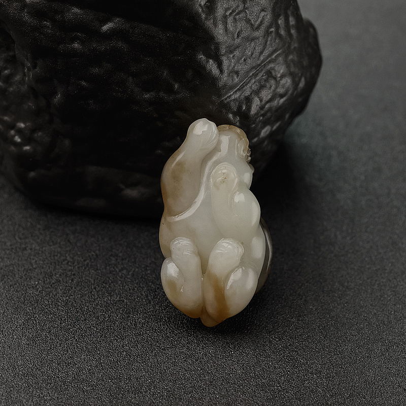 天然山料俏色和田玉龙龟吊坠-红掌柜