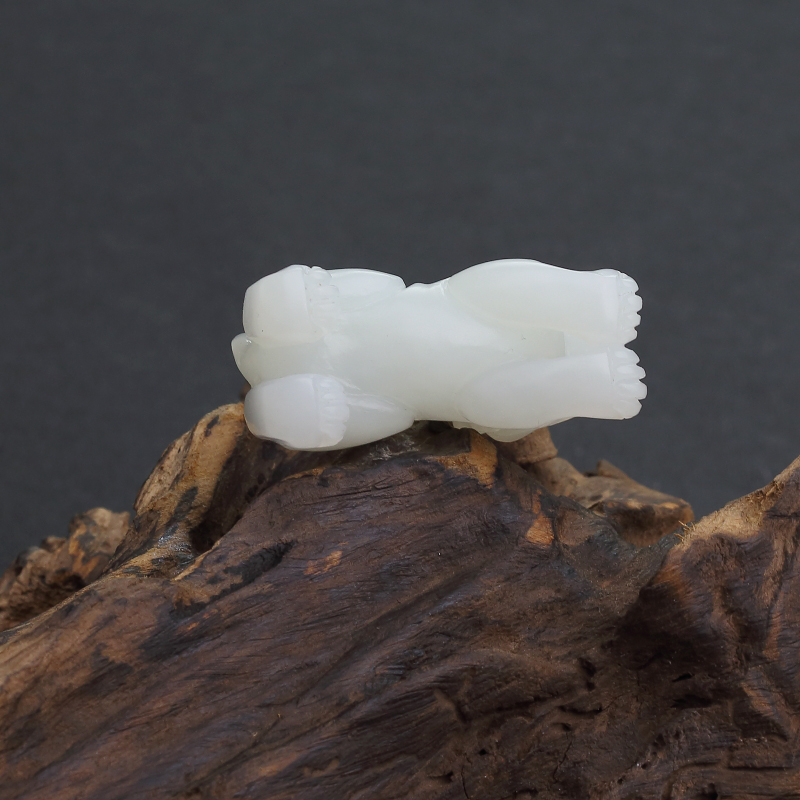 和田白玉麒麟吊坠-红掌柜