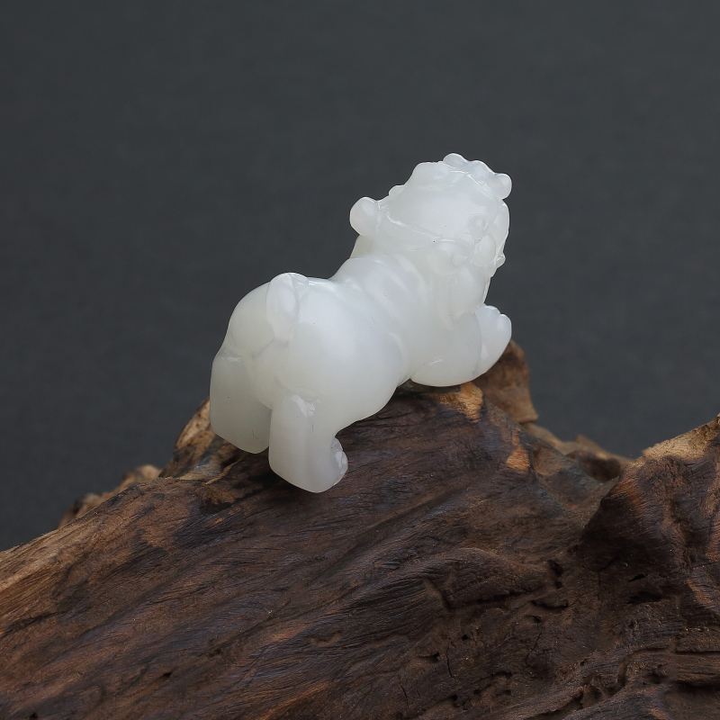 俄罗斯和田白玉麒麟吊坠-红掌柜