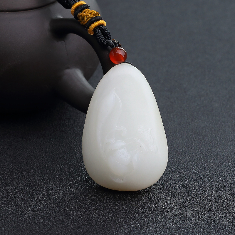 俄罗斯天然山料和田白玉蝶恋花吊坠-红掌柜