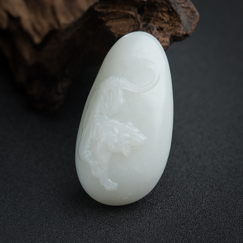 俄罗斯和田玉虎虎生威吊坠-红掌柜