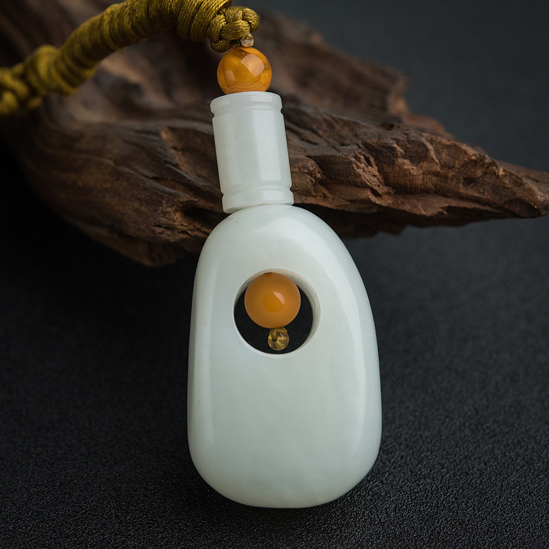 和田玉随形吊坠-红掌柜