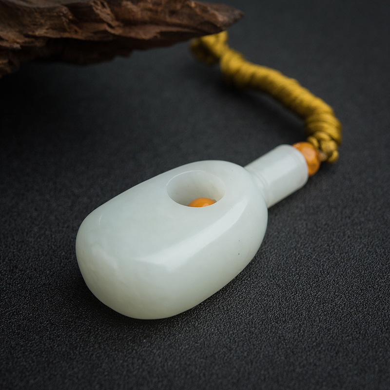 俄罗斯和田玉随形吊坠-红掌柜