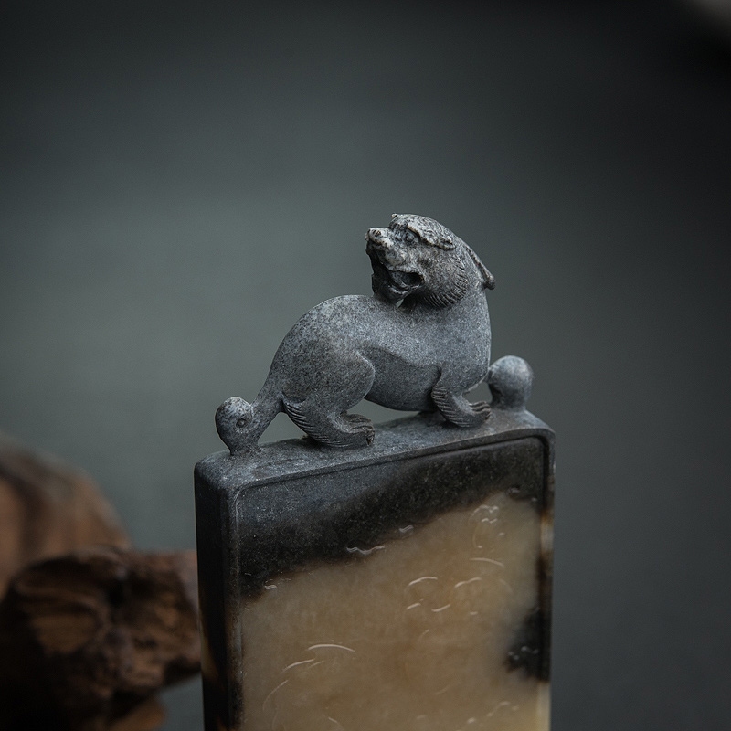 俄罗斯和田玉龙腾云天手把件-红掌柜