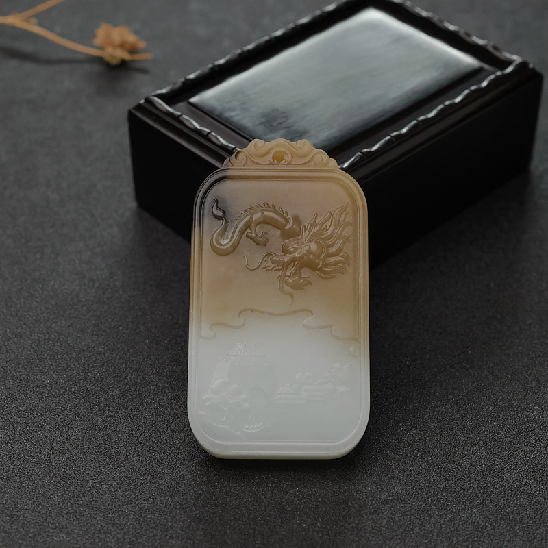 山料俏色和田玉山水意境牌吊坠-红掌柜