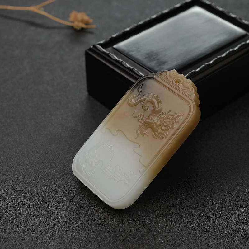 俏色和田玉山水意境牌吊坠-红掌柜