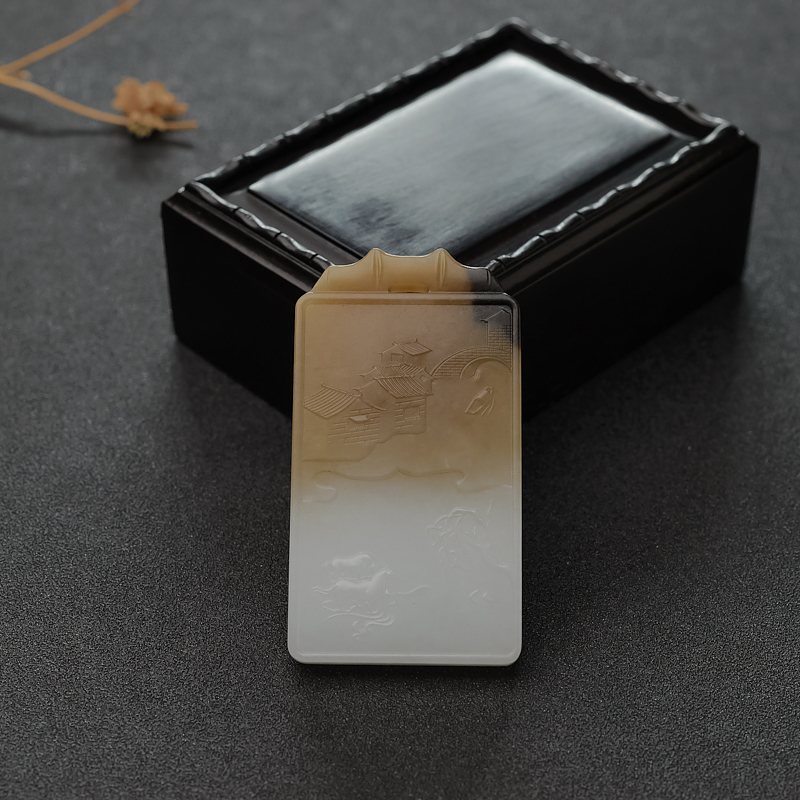 和田玉龙行天下吊坠-红掌柜